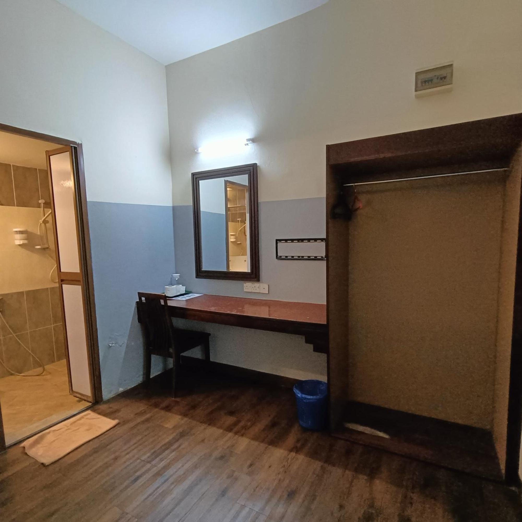 Economy Twin Room